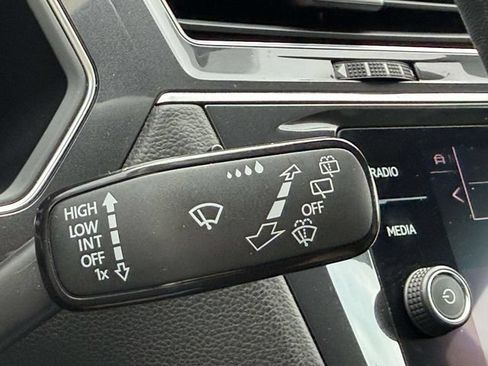 Certified 2022 Volkswagen Tiguan SE R-Line AWD/4WD image 26