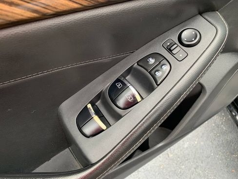 Used 2017 Nissan Maxima Platinum FWD image 14