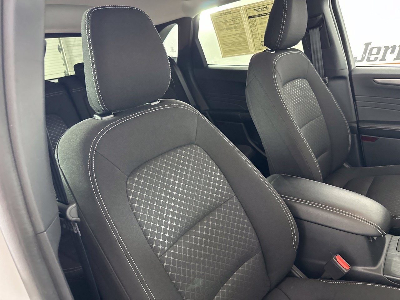 Used 2025 Ford Escape Active AWD/4WD image 32