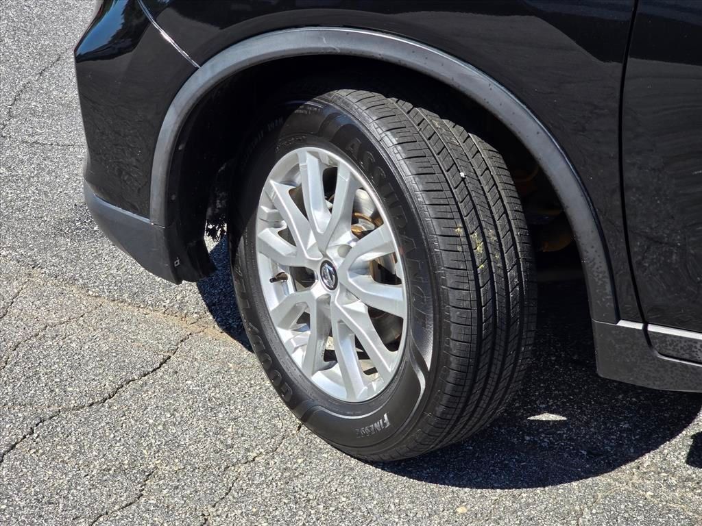 Used 2017 Nissan Rogue SV w/ Sun & Sound Touring Package FWD image 25