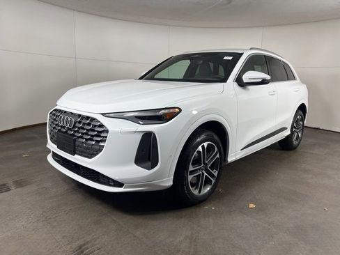 Used 2025 Audi Q5 Premium Plus w/ Premium Plus image 3