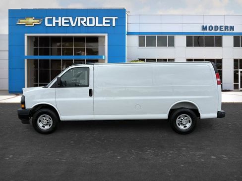 Used 2025 Chevrolet Express 2500 Extended RWD image 2