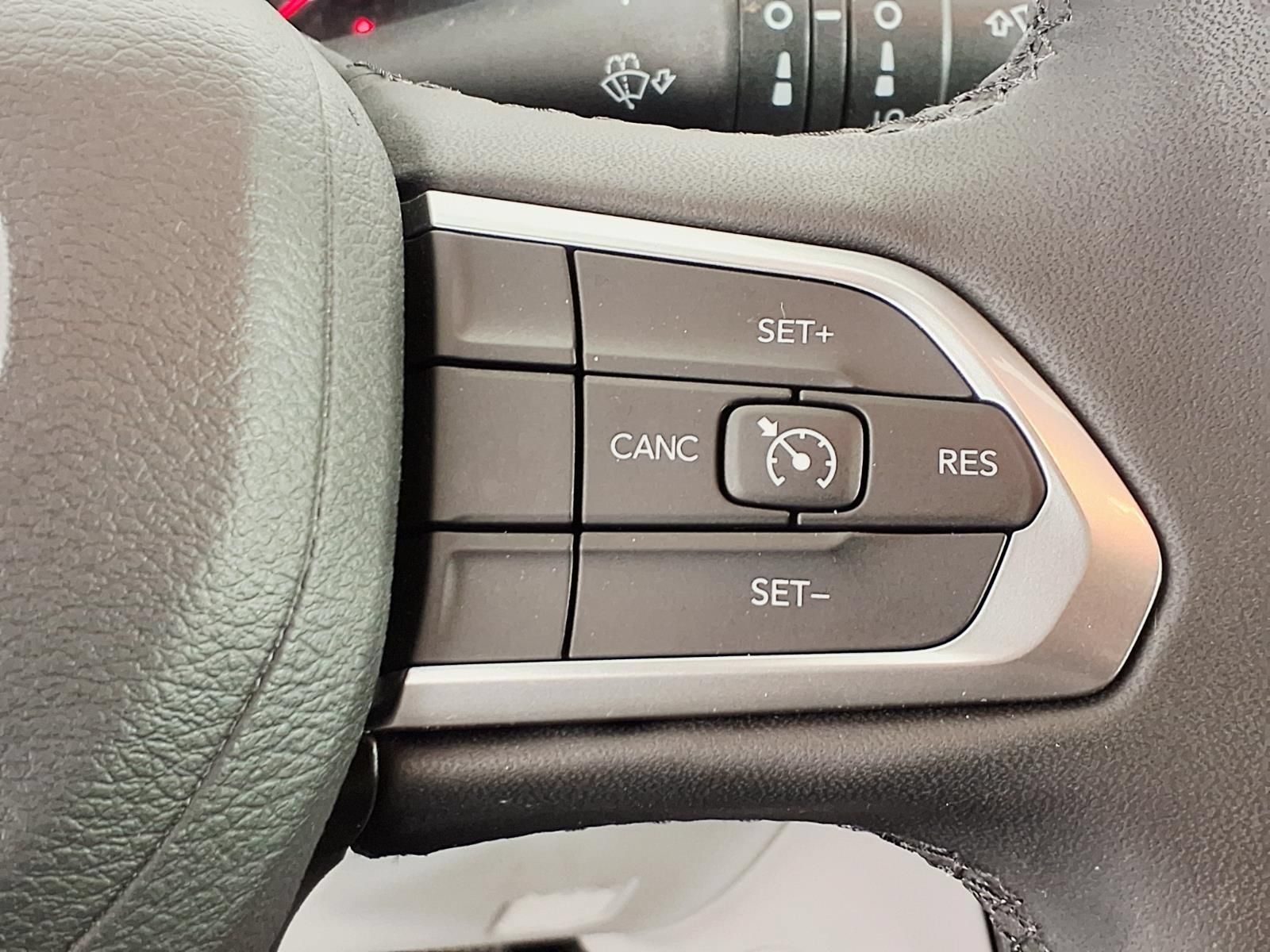 Used 2024 Jeep Compass Latitude AWD/4WD image 19