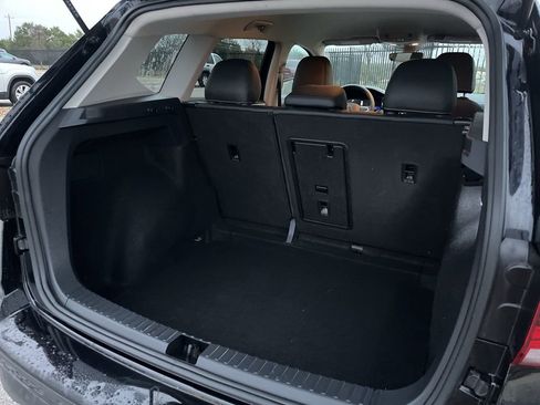 Used 2024 Volkswagen Taos SE image 9