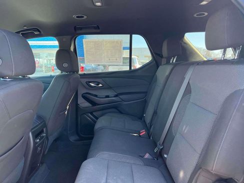 Used 2023 Chevrolet Traverse LT image 9