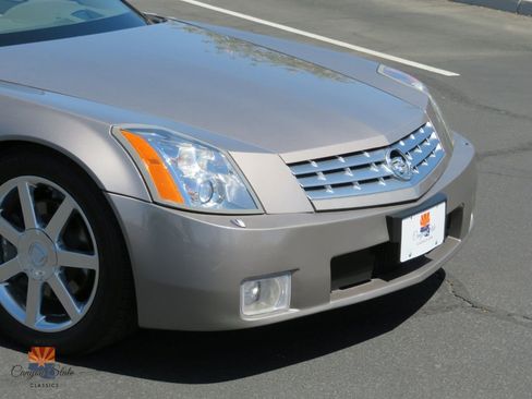 Used 2004 Cadillac XLR RWD image 28