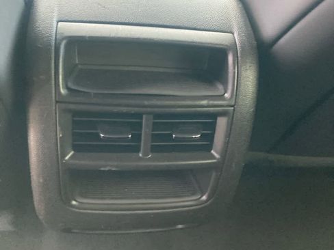 Used 2021 Cadillac XT5 Premium Luxury image 16