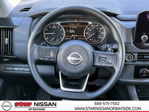 Used 2024 Nissan Pathfinder S image 12
