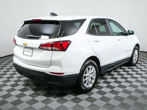 Certified 2024 Chevrolet Equinox LS w/ LS Convenience Package FWD image 3