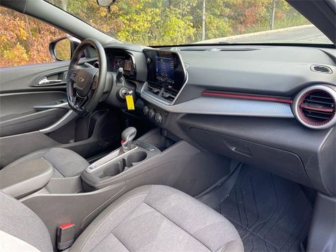 Used 2024 Chevrolet Trax RS image 26