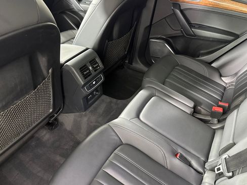 Used 2023 Audi Q5 2.0T Premium w/ Convenience Package image 11