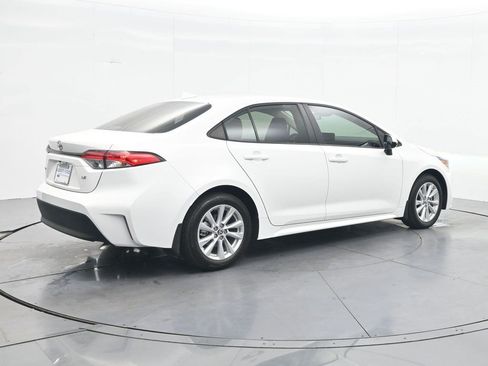 Used 2025 Toyota Corolla LE w/ LE Premium Package FWD image 5