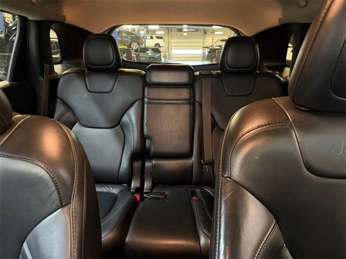 Used 2016 Jeep Cherokee Limited image 34