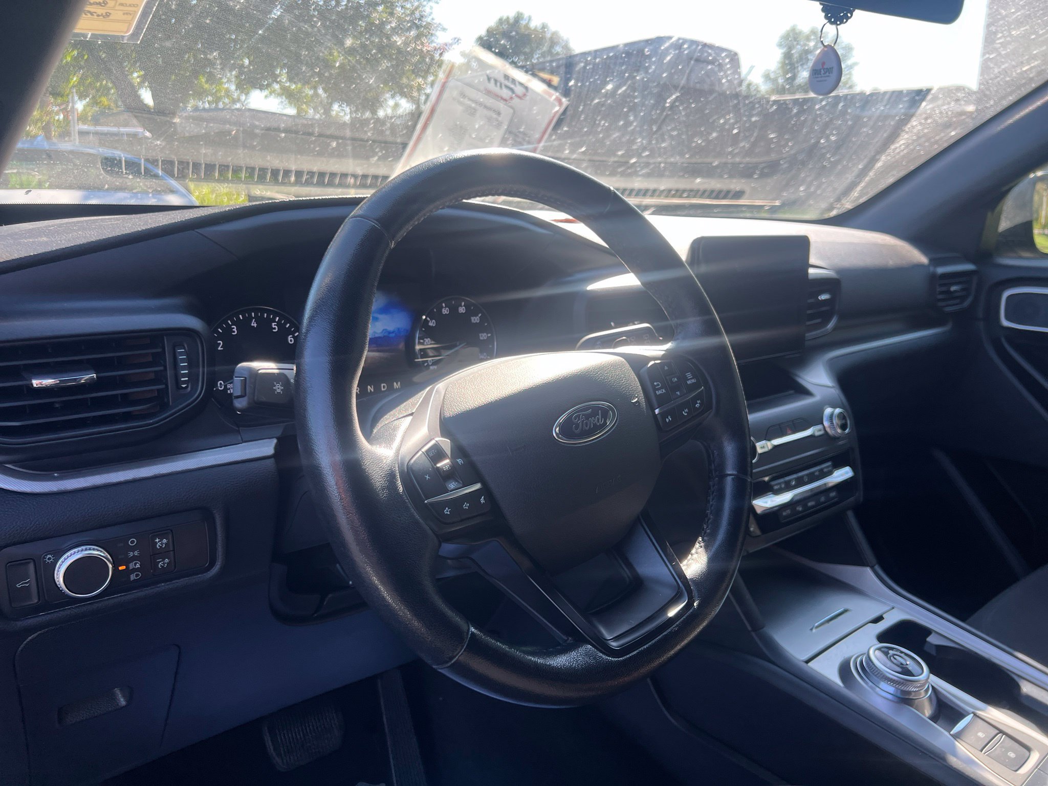 Used 2020 Ford Explorer XLT w/ Comfort Package AWD/4WD image 11