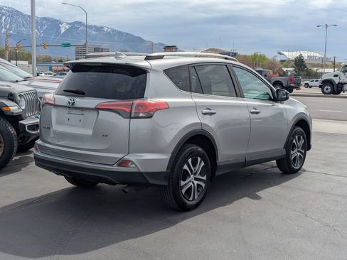 Used 2017 Toyota RAV4 LE FWD image 4