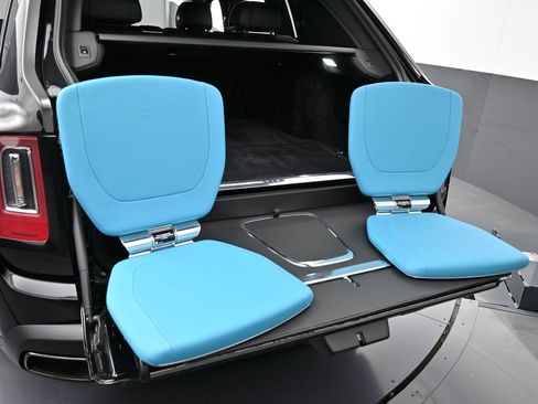 Used 2024 Rolls-Royce Cullinan Black Badge w/ Driver's Package image 38