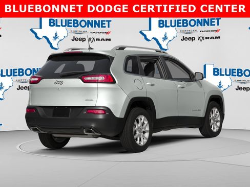 Used 2017 Jeep Cherokee Latitude w/ Comfort/Convenience Group FWD image 2