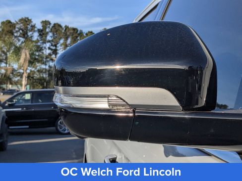 Certified 2025 Lincoln Navigator Reserve AWD/4WD image 12