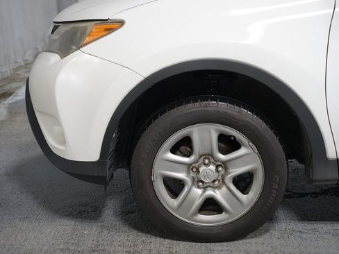 Used 2014 Toyota RAV4 LE FWD image 5