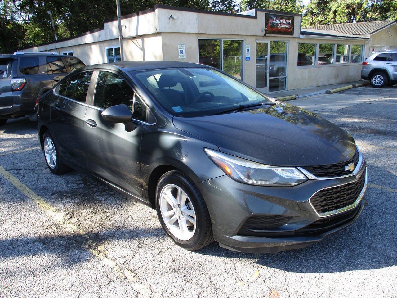 Used 2017 Chevrolet Cruze LT FWD image 4