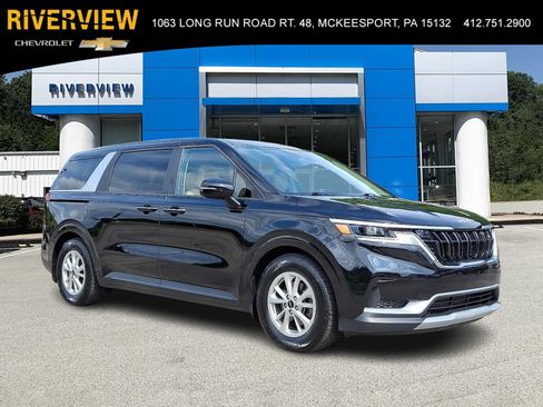 Used 2023 Kia Carnival LX FWD image 1
