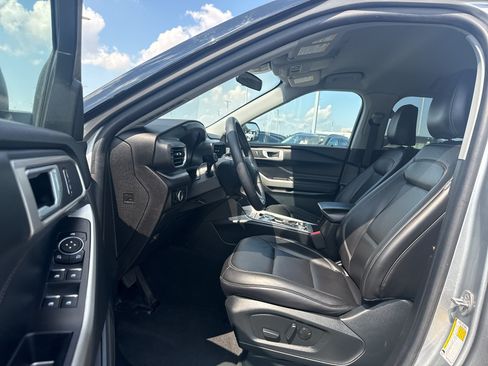Used 2023 Ford Explorer XLT w/ Equipment Group 202A AWD/4WD image 12
