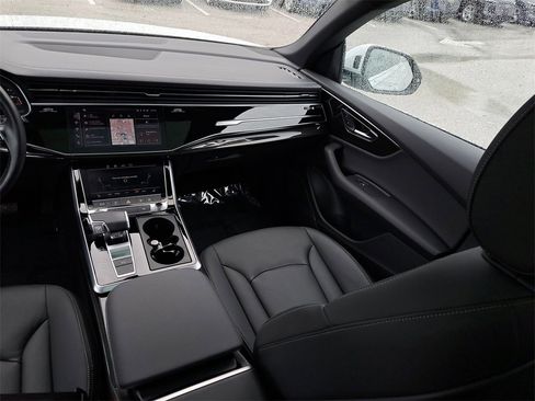 Used 2025 Audi Q8 Premium w/ Convenience Package image 25