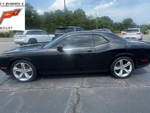 Used 2015 Dodge Challenger SXT w/ Super Sport Group (SS/T) RWD image 5