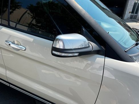 Used 2018 Ford Explorer Platinum AWD/4WD image 9