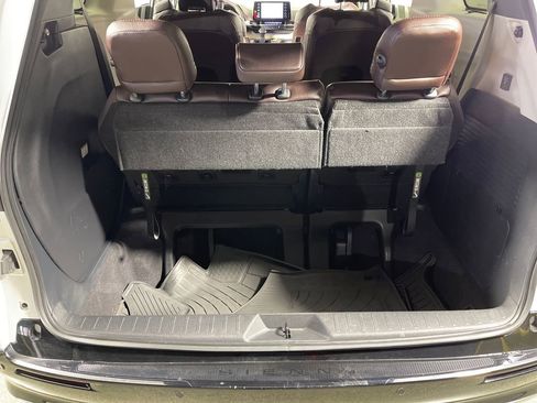 Certified 2023 Toyota Sienna Platinum image 10