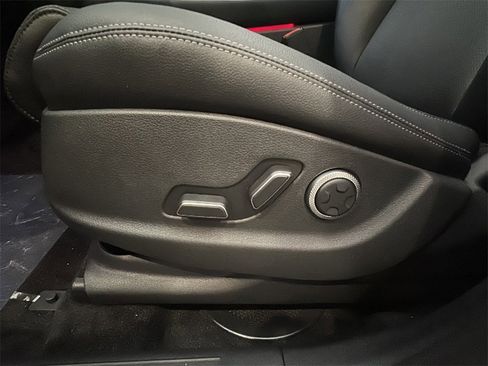 New 2026 Genesis GV70 2.5T Select image 10