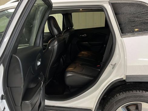 Used 2019 Jeep Cherokee Limited image 13