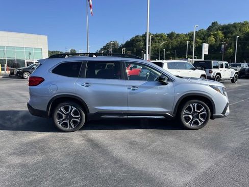 Used 2024 Subaru Ascent Touring AWD/4WD image 2