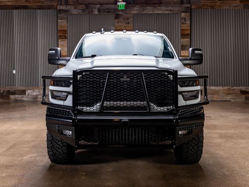 Used 2025 RAM 2500 Big Horn AWD/4WD image 4