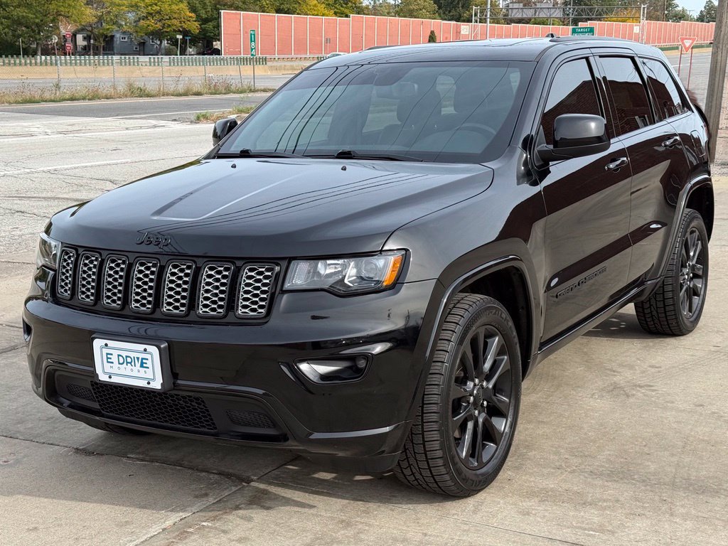 Used 2020 Jeep Grand Cherokee Altitude AWD/4WD image 1