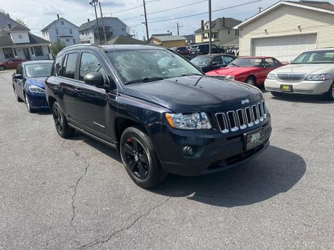 Used 2011 Jeep Compass Latitude AWD/4WD image 2