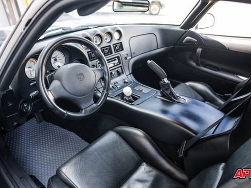 Used 2000 Dodge Viper GTS RWD image 2