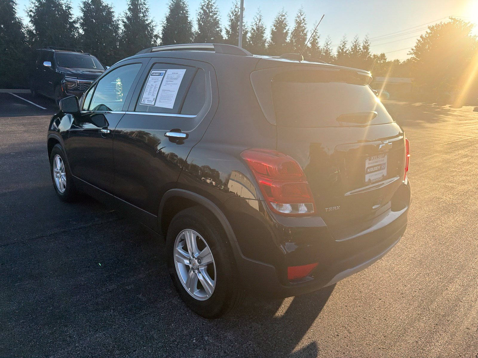 Used 2019 Chevrolet Trax LT w/ LT Convenience Package FWD image 3