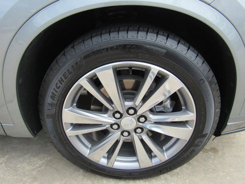 Used 2025 Cadillac XT6 Premium Luxury FWD image 7