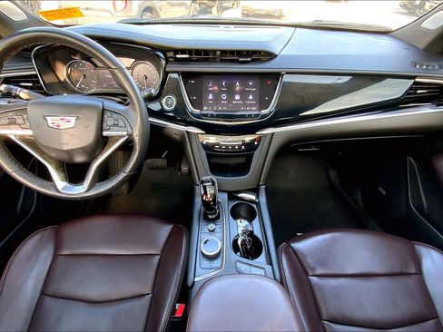Used 2023 Cadillac XT6 Premium Luxury image 14