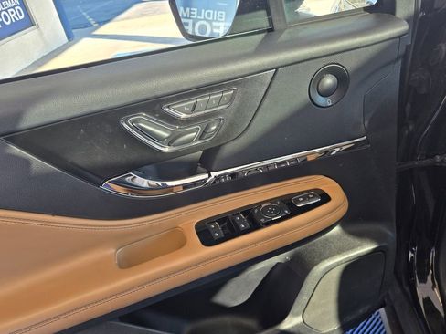 Used 2022 Lincoln Corsair Reserve w/ Equipment Group 201A image 10