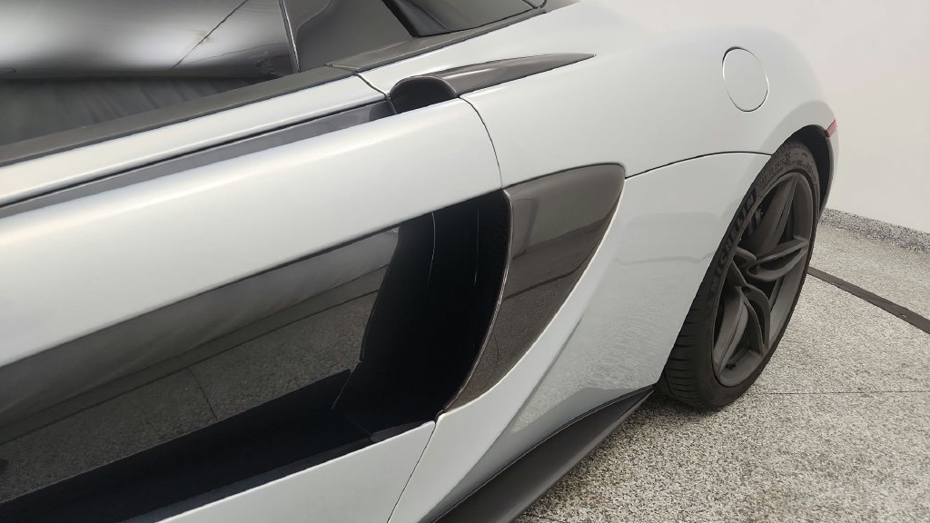 Used 2019 McLaren 570S Spider RWD image 17