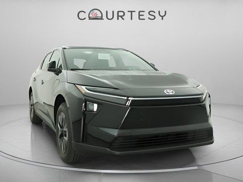 Certified 2026 Toyota bZ AWD/4WD image 31