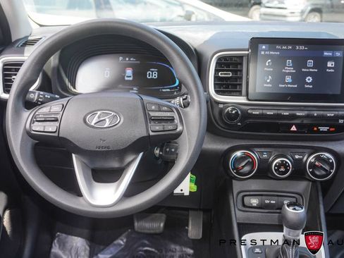 Used 2024 Hyundai Venue SE FWD image 2