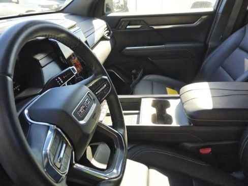 Used 2024 GMC Acadia Elevation image 8