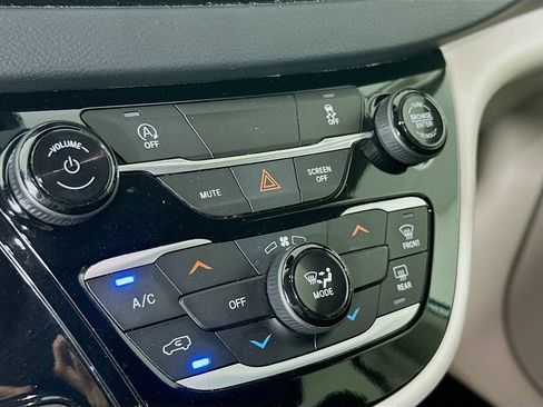 Certified 2023 Chrysler Voyager LX FWD image 23