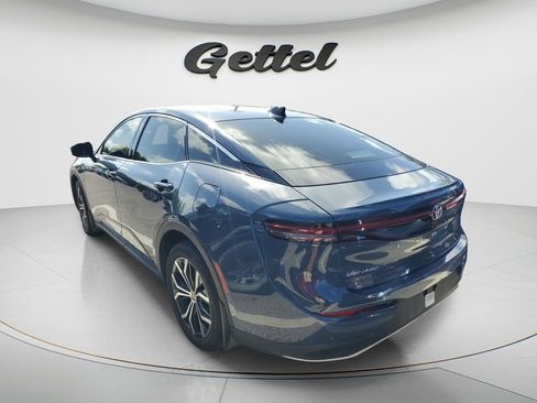 Used 2025 Toyota Crown XLE image 5