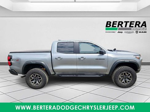 Used 2025 Chevrolet Colorado ZR2 w/ Technology Package AWD/4WD image 7