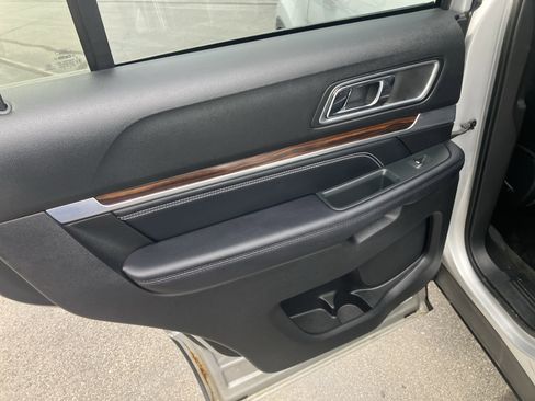 Used 2018 Ford Explorer Limited AWD/4WD image 17