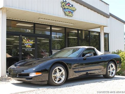 Used 2002 Chevrolet Corvette Coupe w/ Preferred Equipment Group2 RWD image 1